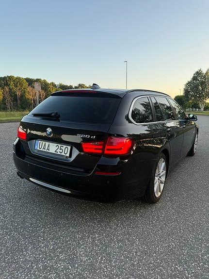 BMW 520d 3 of 5