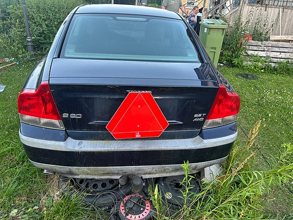 Volvo S60 2 of 5