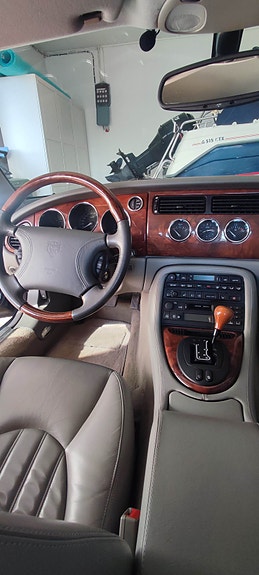 Jaguar XK 4 of 5