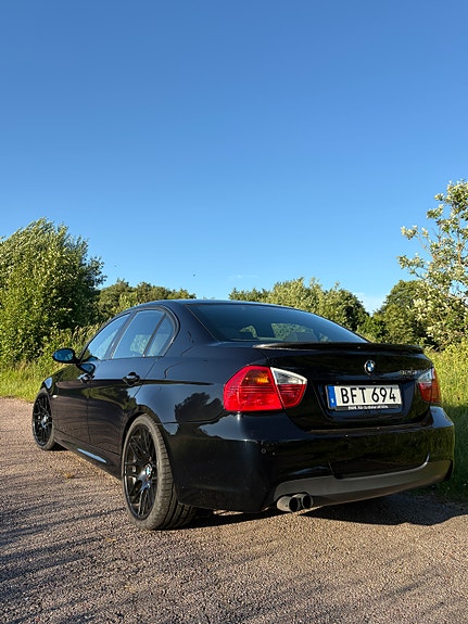 BMW 325i 2 of 5