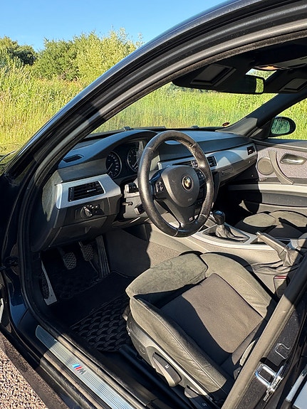 BMW 325i 3 of 5