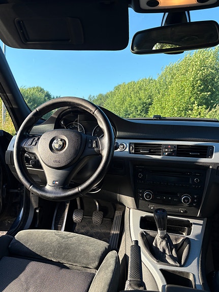 BMW 325i 4 of 5