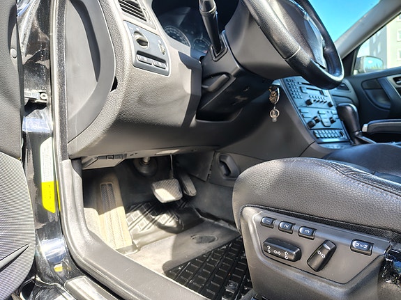 Volvo S60 4 of 5