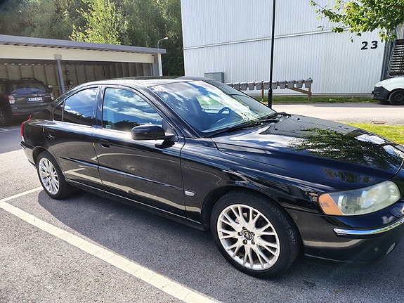 Volvo S60 2 of 5