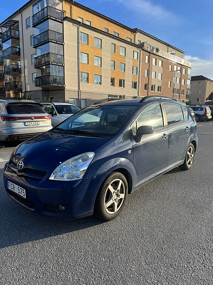 Toyota Corolla Verso 5 of 5