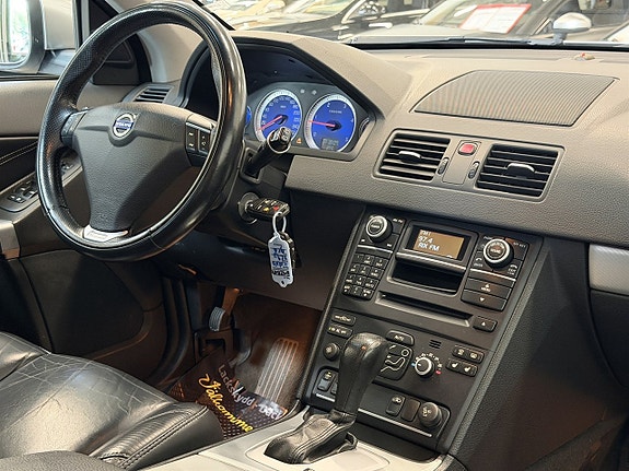 Volvo XC90 12 of 20