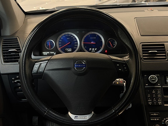 Volvo XC90 17 of 20