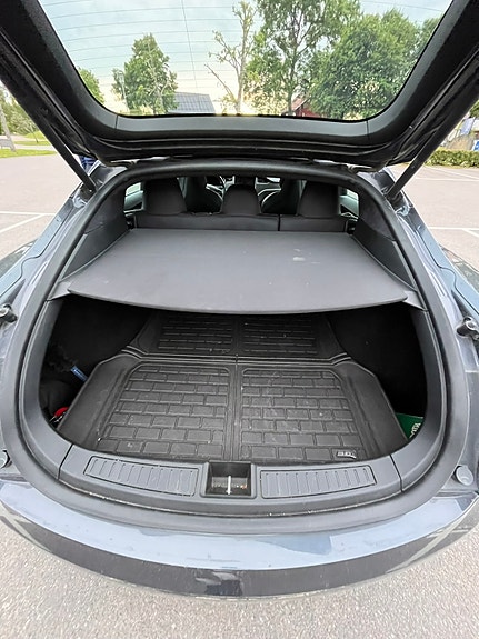 Tesla Model S 7 of 8