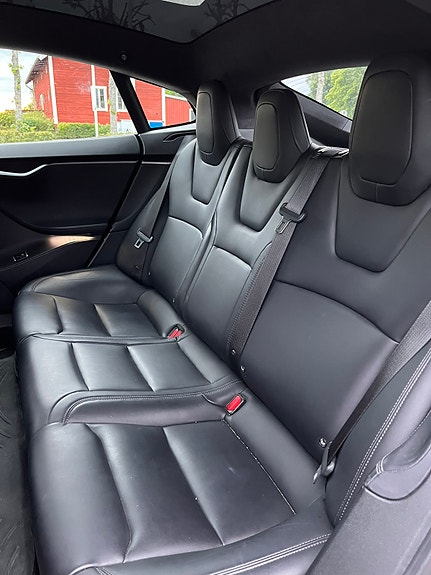 Tesla Model S 6 of 8