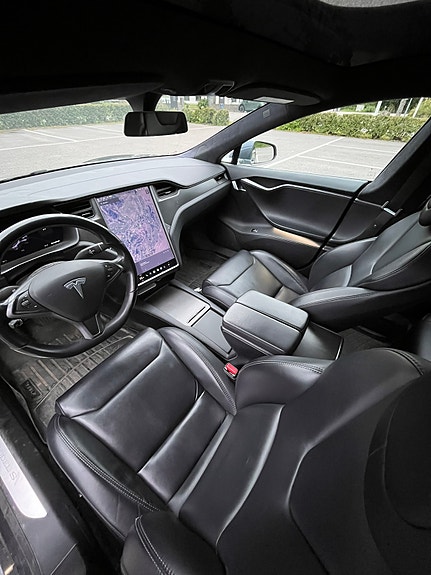 Tesla Model S 5 of 8