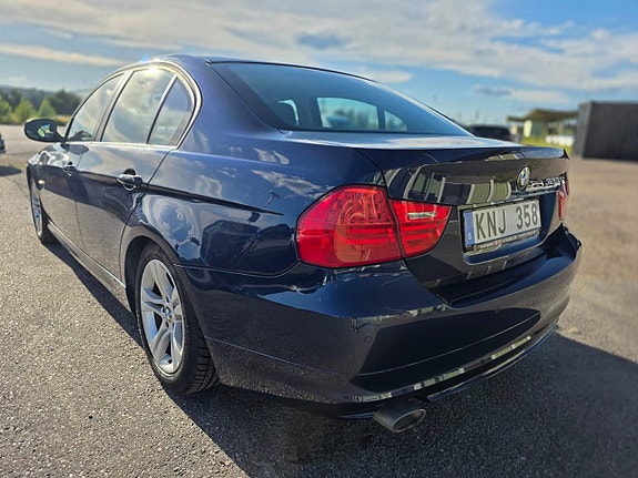 BMW 320d 2 of 5