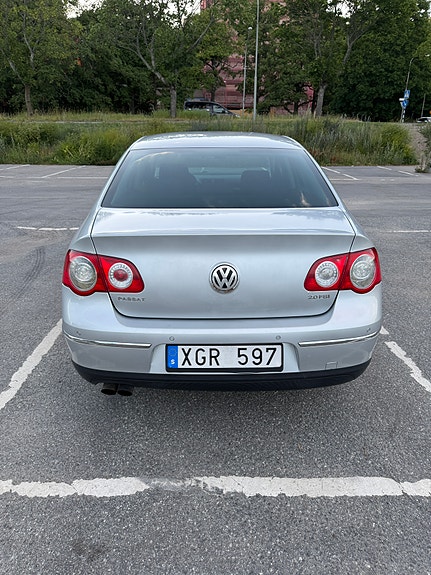 Volkswagen Passat 3 of 5