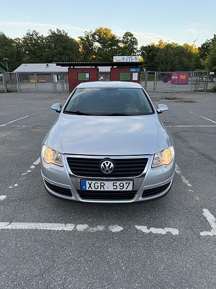 Volkswagen Passat 2 of 5