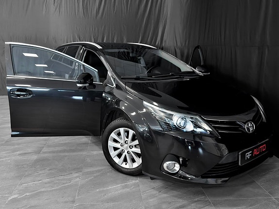 Toyota Avensis 4 of 5