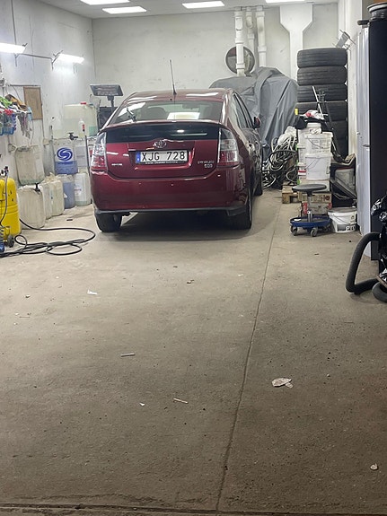 Toyota Prius 3 of 5