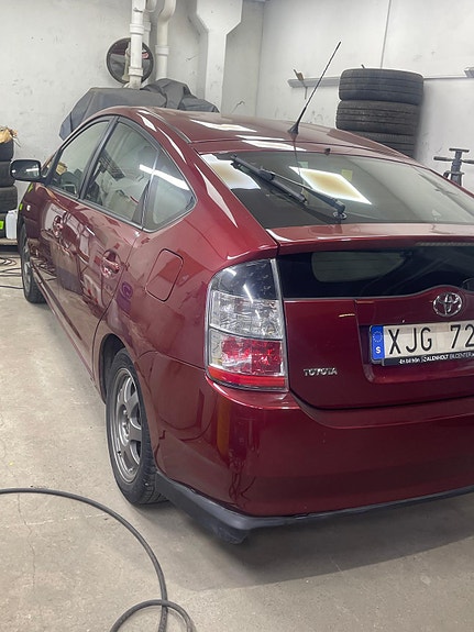 Toyota Prius 5 of 5