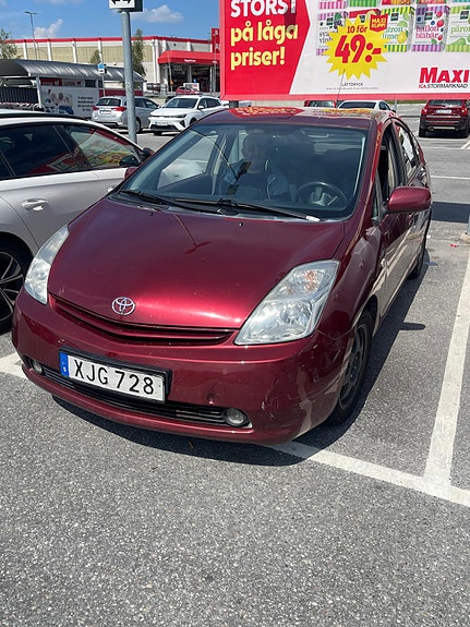 Toyota Prius 2 of 5