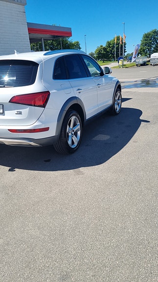 Audi Q5 2 of 5