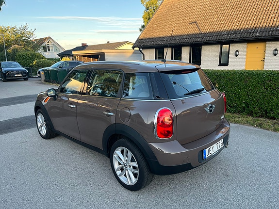 MINI Countryman Cooper D 2 of 5