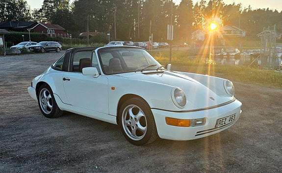 Porsche 911 Carrera 2 of 5