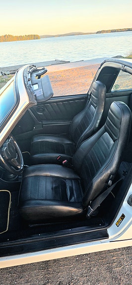 Porsche 911 Carrera 7 of 8