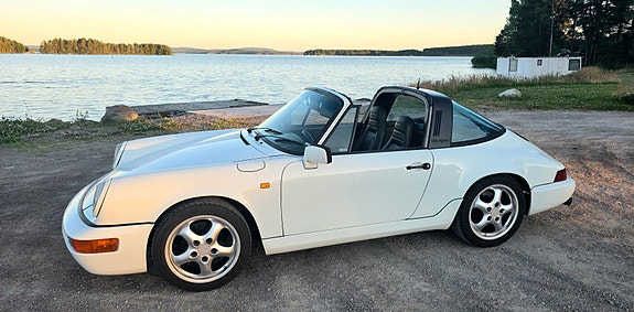 Porsche 911 Carrera 3 of 5