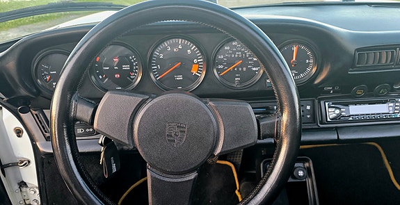 Porsche 911 Carrera 8 of 8