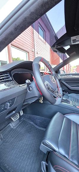 Volkswagen Passat 13 of 17