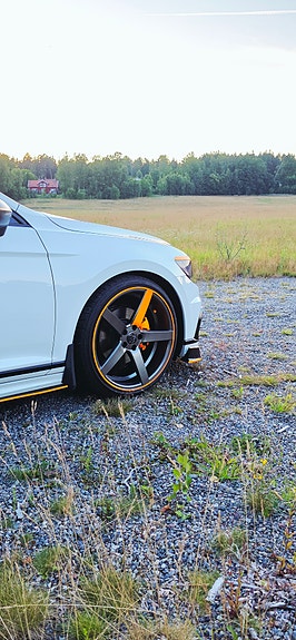 Volkswagen Passat 4 of 17