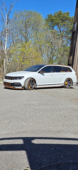 Volkswagen Passat 2 of 5