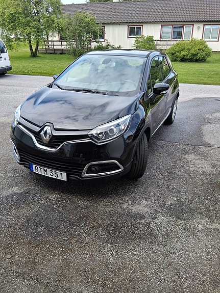 Renault Captur 2 of 4