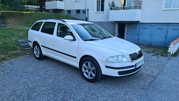 Skoda Octavia 3 of 5