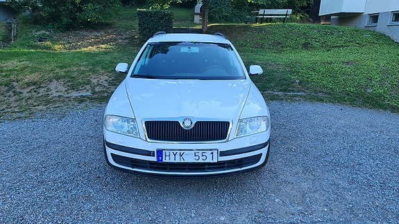 Skoda Octavia 2 of 5