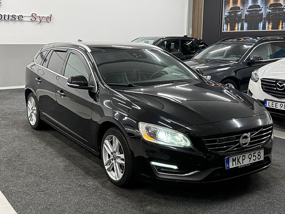 Volvo V60 2 of 29