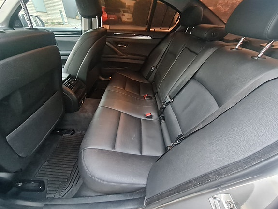 BMW 525d 3 of 5