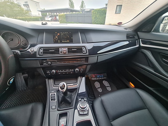 BMW 525d 4 of 5
