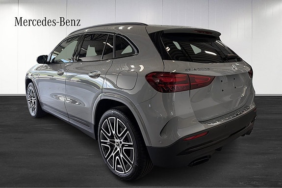 Mercedes-Benz GLA250 e 3 of 5