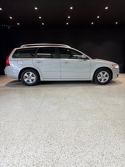 Volvo V50 4 of 5