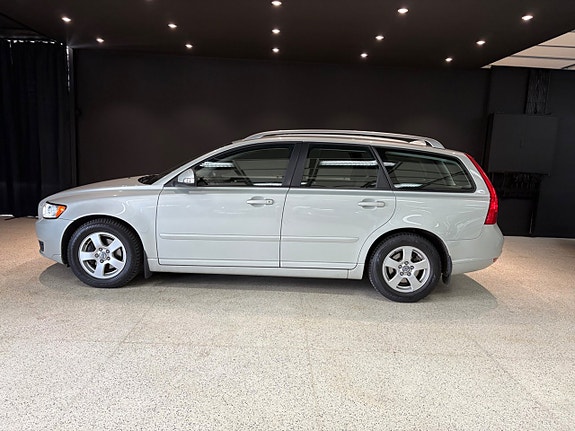 Volvo V50 3 of 5