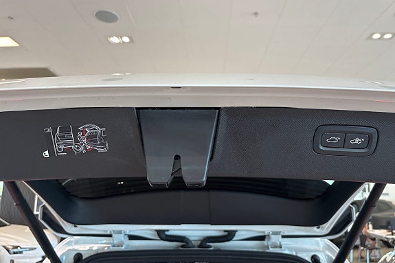 Volvo XC90 16 of 30