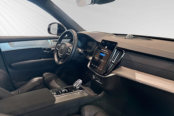 Volvo XC90 10 of 30