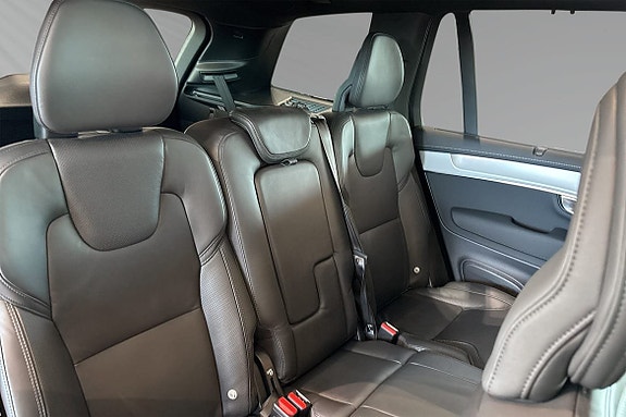 Volvo XC90 11 of 30