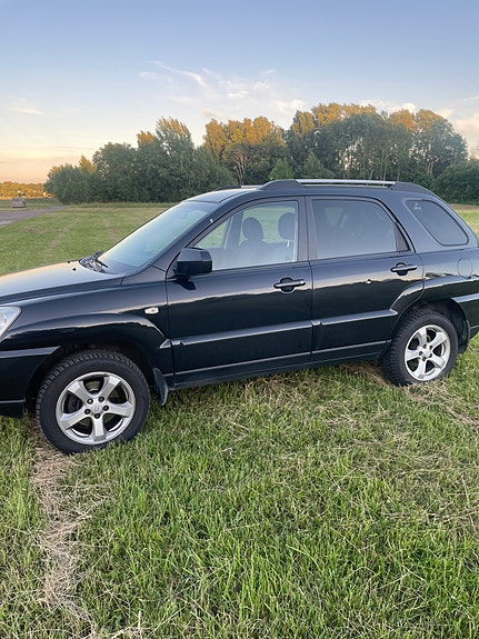 Kia Sportage 2 of 6