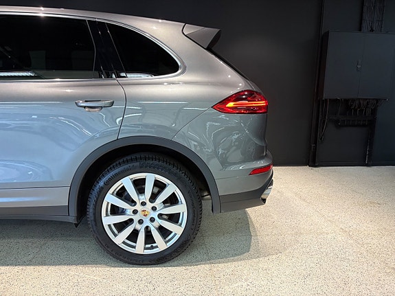 Porsche Cayenne 14 of 15