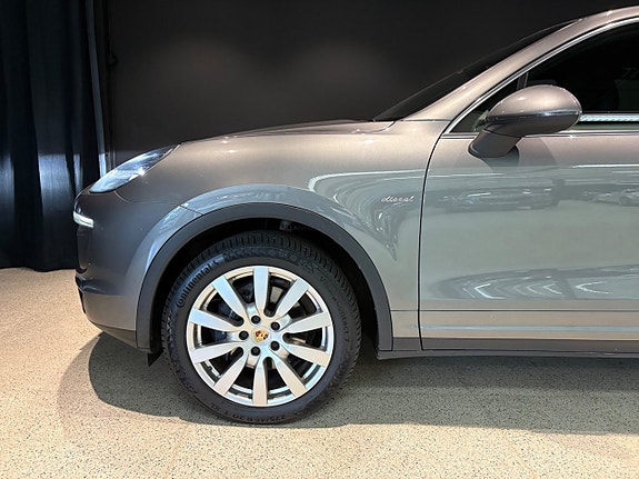 Porsche Cayenne 3 of 5