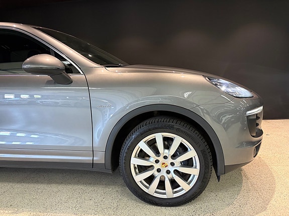 Porsche Cayenne 8 of 15