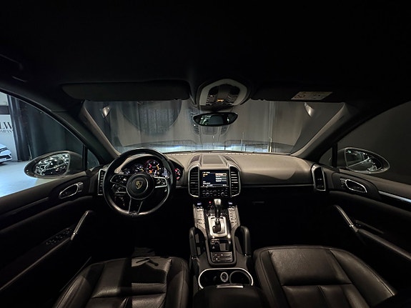 Porsche Cayenne 11 of 15