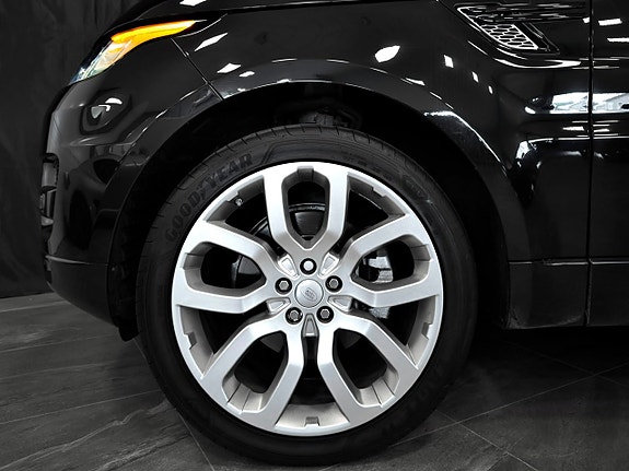 Land Rover Range Rover Sport 11 of 30
