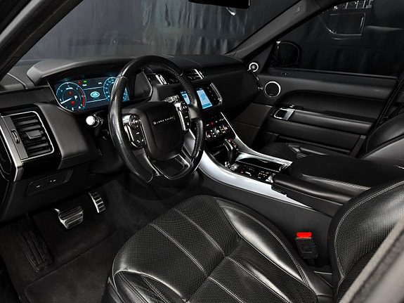 Land Rover Range Rover Sport 17 of 30