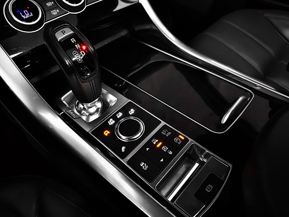 Land Rover Range Rover Sport 23 of 30
